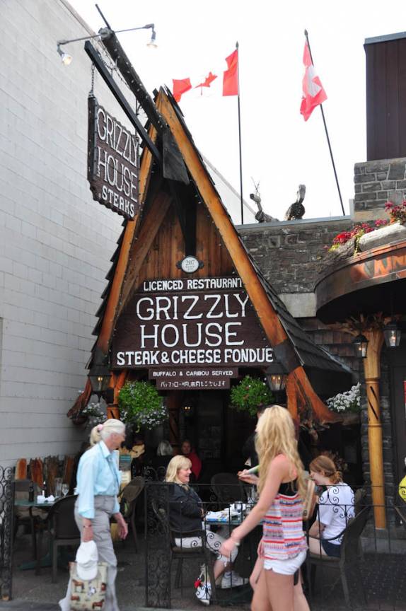 Charmoso restaurante na cidade de Banff, em Alberta, no Canadá